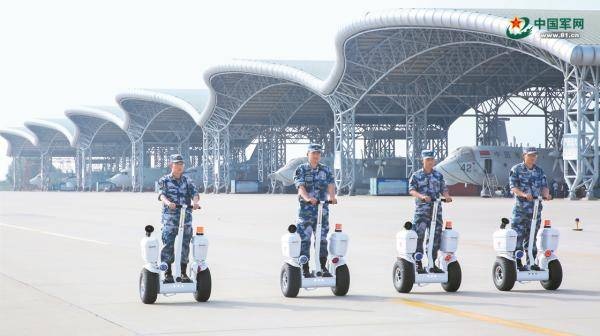 只要有飞行任务,“驱鸟兵”与鸟儿的“游击战”就不会停