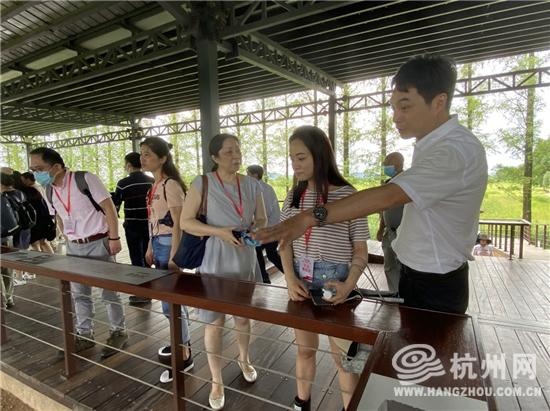 民意观察团走进良渚古城遗址公园景区