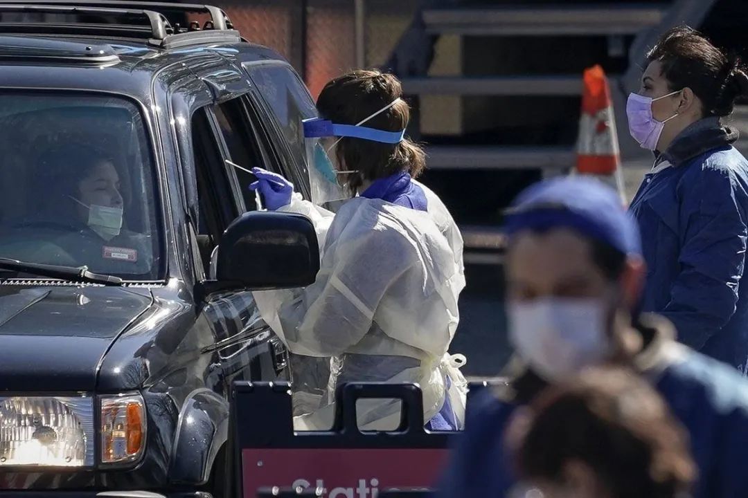 美国确诊病例超311万,枪击案频发,名校状告政府,特朗普说“我们处在很好阶段”
