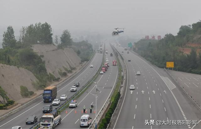 危化品运输车高速遭遇“事故”,高速交警、消防、医护等多方紧急救援