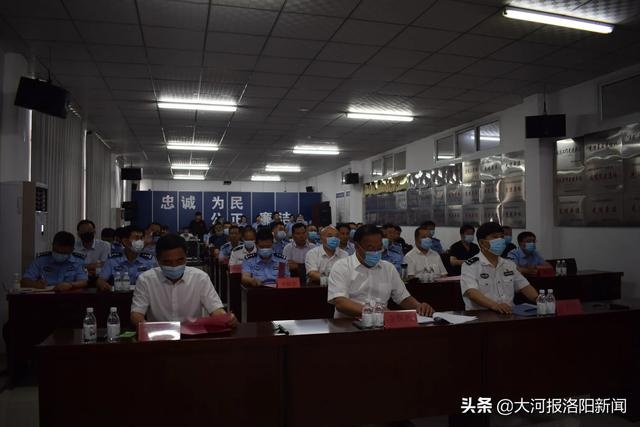 危化品运输车高速遭遇“事故”,高速交警、消防、医护等多方紧急救援