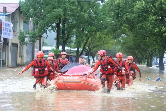 雨夜灾区的“生命之舟”, 福建省消防救援总队前置力量增援邵武灾区