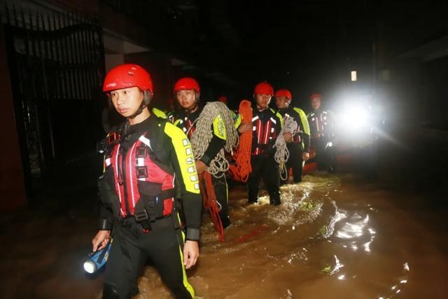 雨夜灾区的“生命之舟”, 福建省消防救援总队前置力量增援邵武灾区