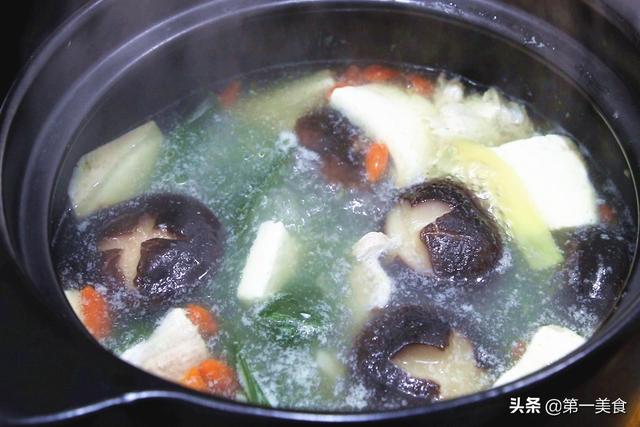 夏天出汗多,广东人都爱喝这汤!清内热去湿气,喝完全身舒畅