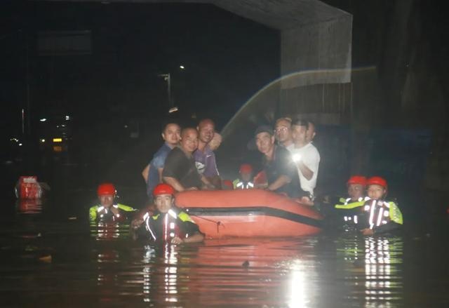 雨夜灾区的“生命之舟”, 福建省消防救援总队前置力量增援邵武灾区