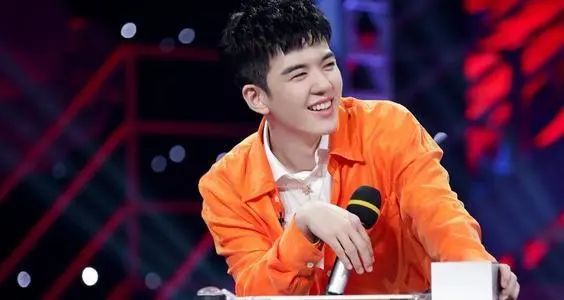 在微博上到处咬人,仝卓是不是疯了?