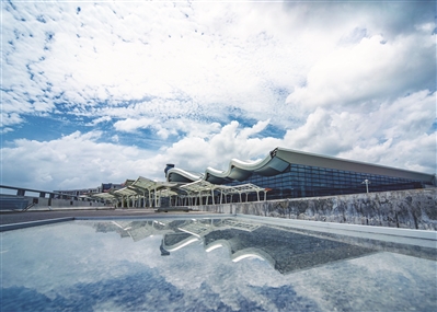 7月8日至9日,南京禄口机场t1航站楼改扩建工程通过行业验收.   a8