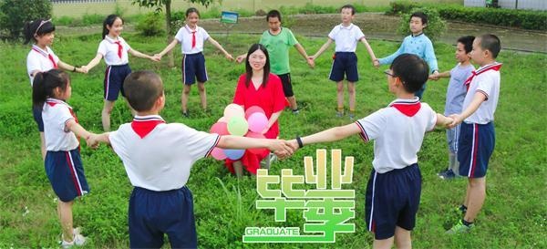 桂东:小学老师玩转创意毕业照