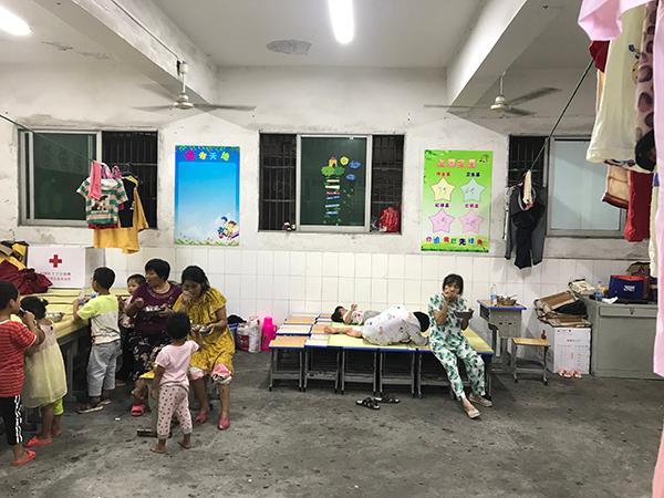 鄱阳当地村民回忆圩堤决口现场:村子四面是水,像个孤岛