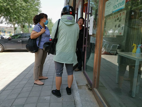 事发后前来探视的家属。澎湃新闻记者 谭君 图