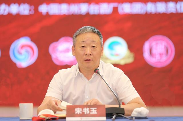 中国轻工业联合会会长张崇和在第九届中国白酒峰会上提出:人民至上酿酒 情怀百姓提质