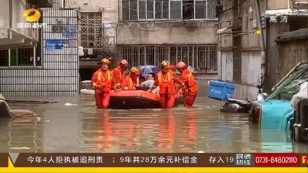 他们是冲锋者!汛情就是命令!株洲消防救援支队驰援岳阳!保靖公安民警彭运海,洪流中奋战转移17人!