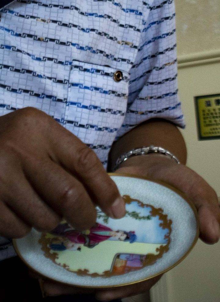 跟着馆长学习中国传统文化 淄博窑最大特点:“地瓜干子胎”
