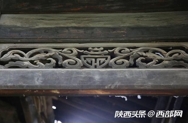 西安少陵原上废弃的古宅 没倒的垂花门精美无比