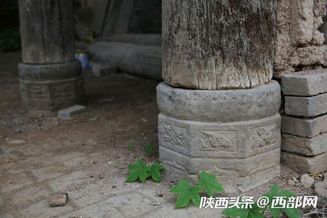 西安少陵原上废弃的古宅 没倒的垂花门精美无比
