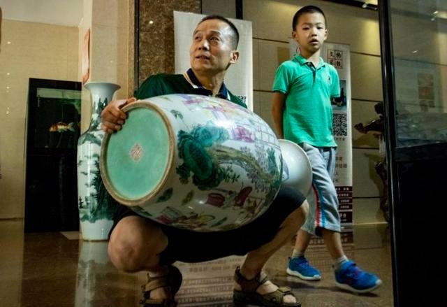 跟着馆长学习中国传统文化 淄博窑最大特点:“地瓜干子胎”