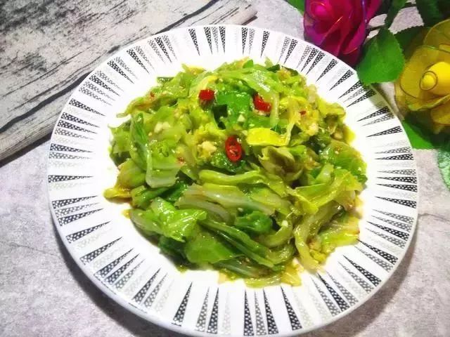 卷心菜这么做,鲜嫩爽脆,一大盘都不够吃!