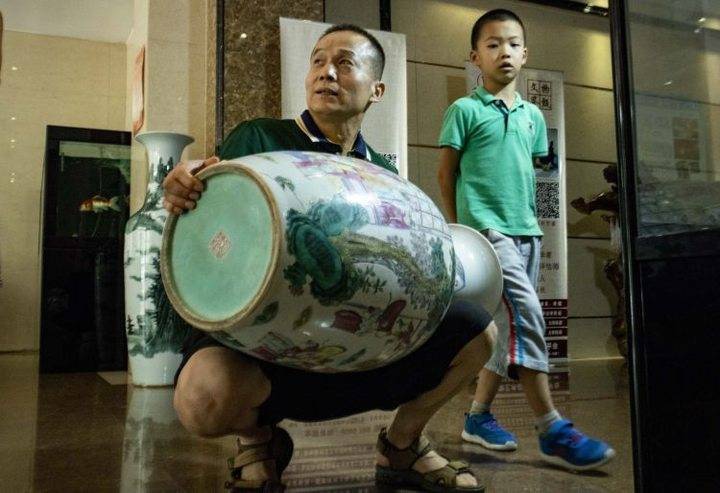 跟着馆长学习中国传统文化 淄博窑最大特点:“地瓜干子胎”