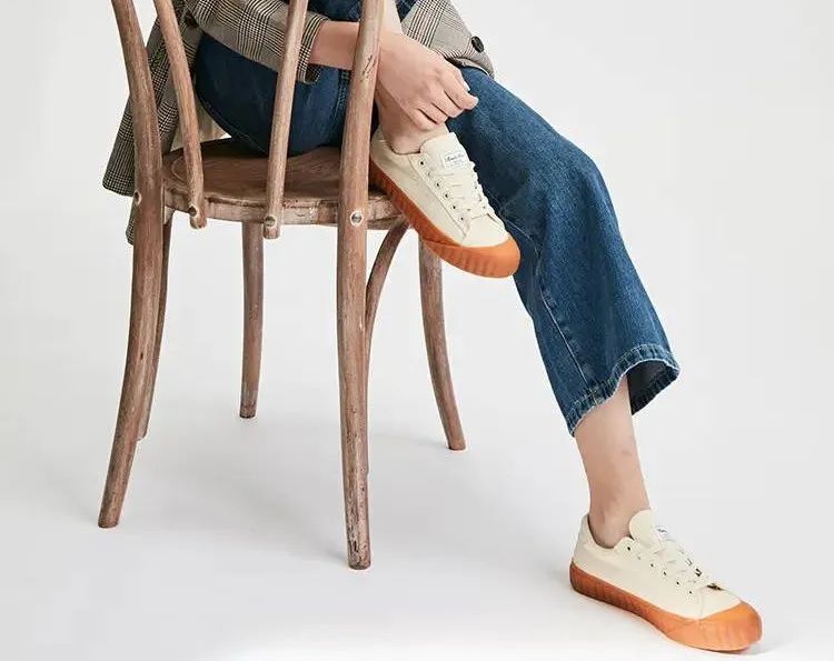 王妃怀孕都在穿的小白鞋,防泼水超耐脏,走路像踩在云朵上休闲区蓝鸢梦想 - Www.slyday.coM 王妃怀孕都在穿的小白鞋,防泼水超耐脏,走路像踩在云朵上休闲区蓝鸢梦想 - Www.slyday.coM