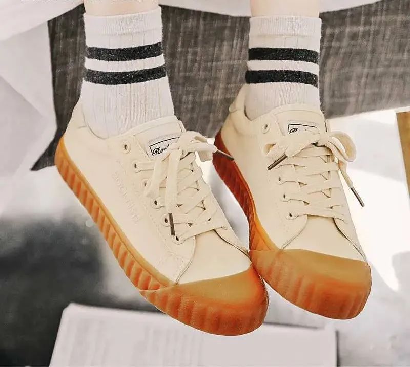 王妃怀孕都在穿的小白鞋,防泼水超耐脏,走路像踩在云朵上休闲区蓝鸢梦想 - Www.slyday.coM 王妃怀孕都在穿的小白鞋,防泼水超耐脏,走路像踩在云朵上休闲区蓝鸢梦想 - Www.slyday.coM