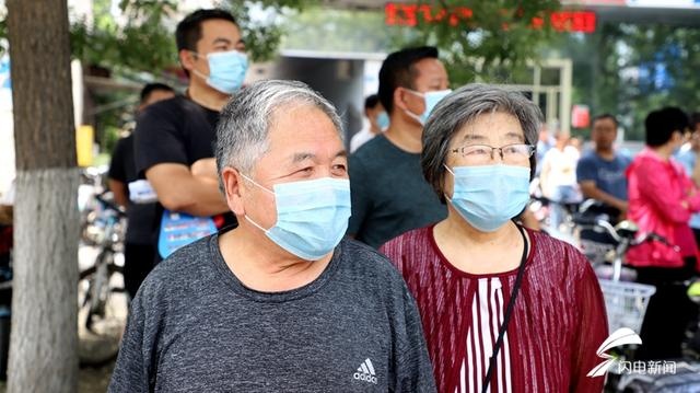 组图丨鲜花、旗袍……德州中考“陪考团”暖心守护助学子乘风破浪