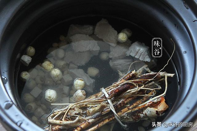 三伏天,广东人多用这树根煲汤,椰香浓郁,防暑祛湿,舒适度夏