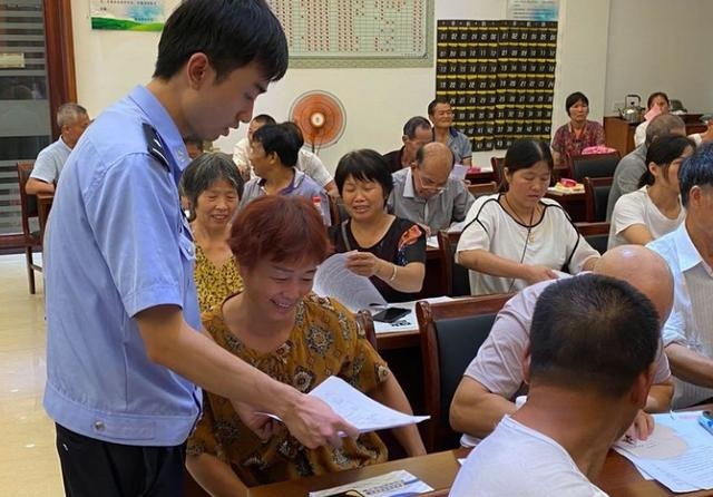 看警示教育片听案例分析 兰溪横溪镇召开出租房房东消防安全知识培训