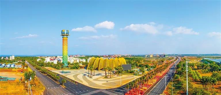 海口江东新区展示中心一带景观。海南日报记者张茂 摄