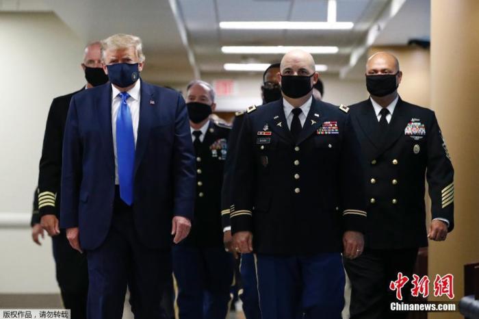 特朗普团队将福奇归入“敌营”？驻日美军成防