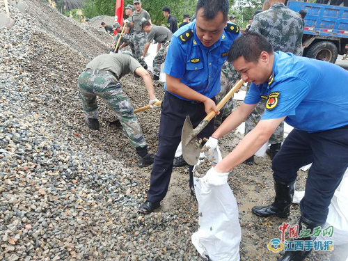 贵溪市城管局紧急驰援雷溪镇新塘水库抗洪抢险(图)