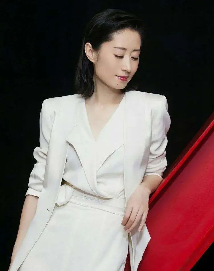64岁单身老太太火了!为什么低质量的婚姻不如高质量的单身?