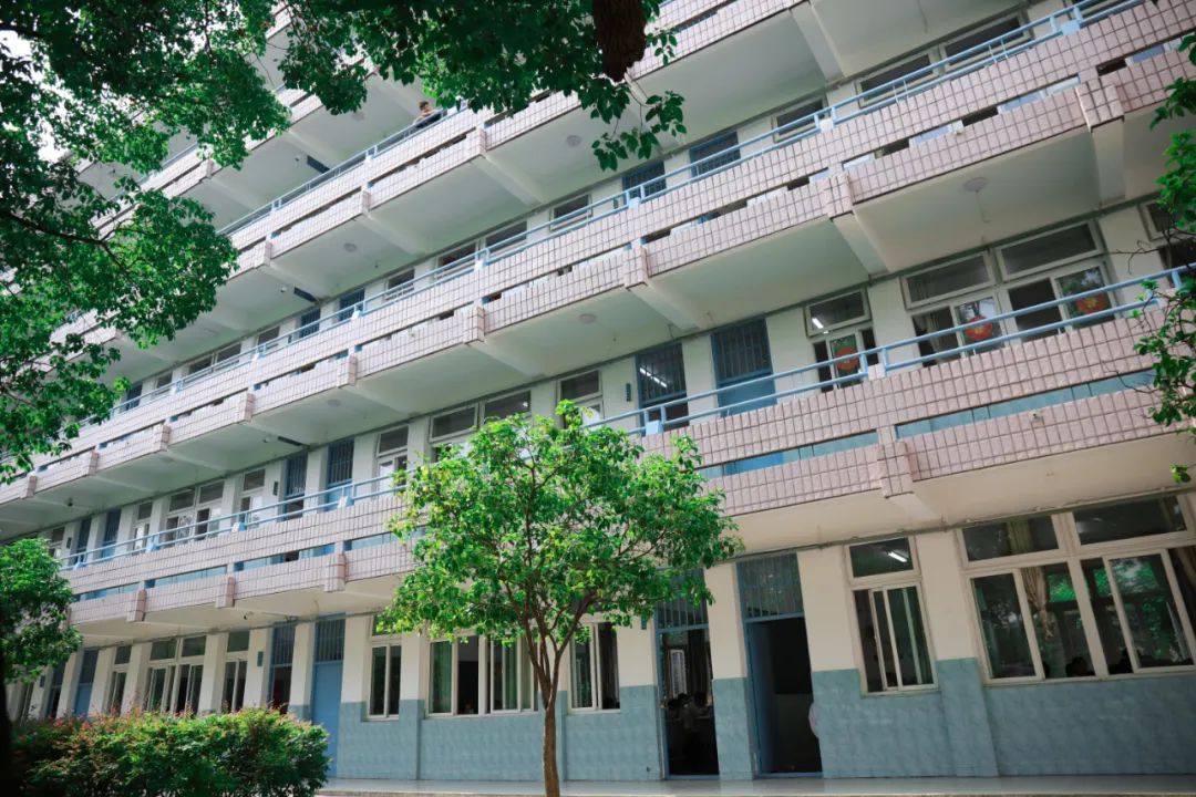 好消息!十堰城区这所75年历史的公办寄宿学校,全免费!现开始招生
