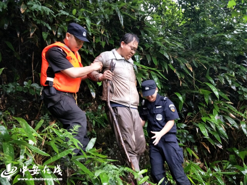 不顾汛期危险进山遇险 宁国警民雨夜惊心10小时援救42名驴友