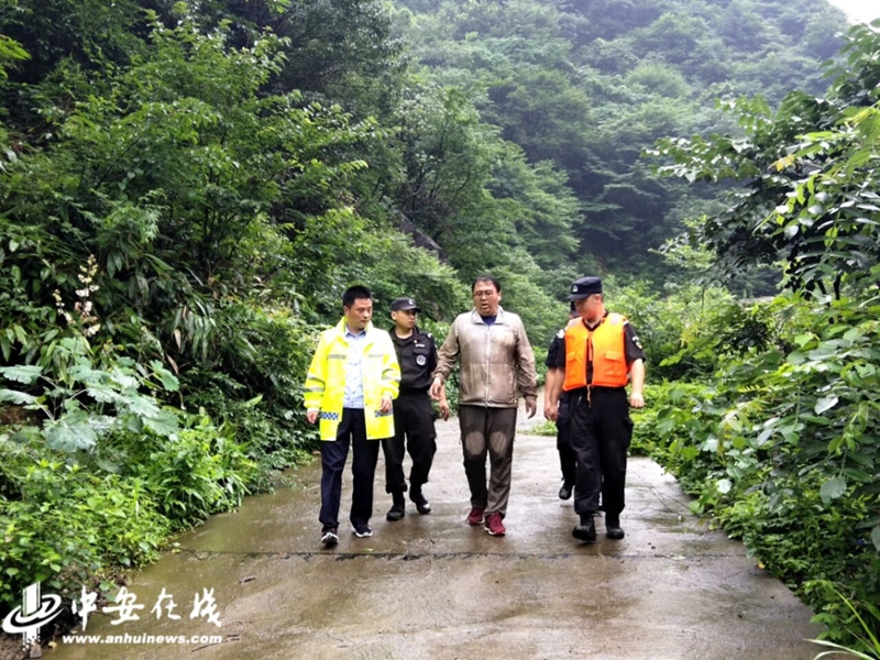 不顾汛期危险进山遇险 宁国警民雨夜惊心10小时援救42名驴友