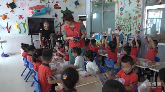 爱心企业到高新区青田举门幼儿园开展捐赠活动