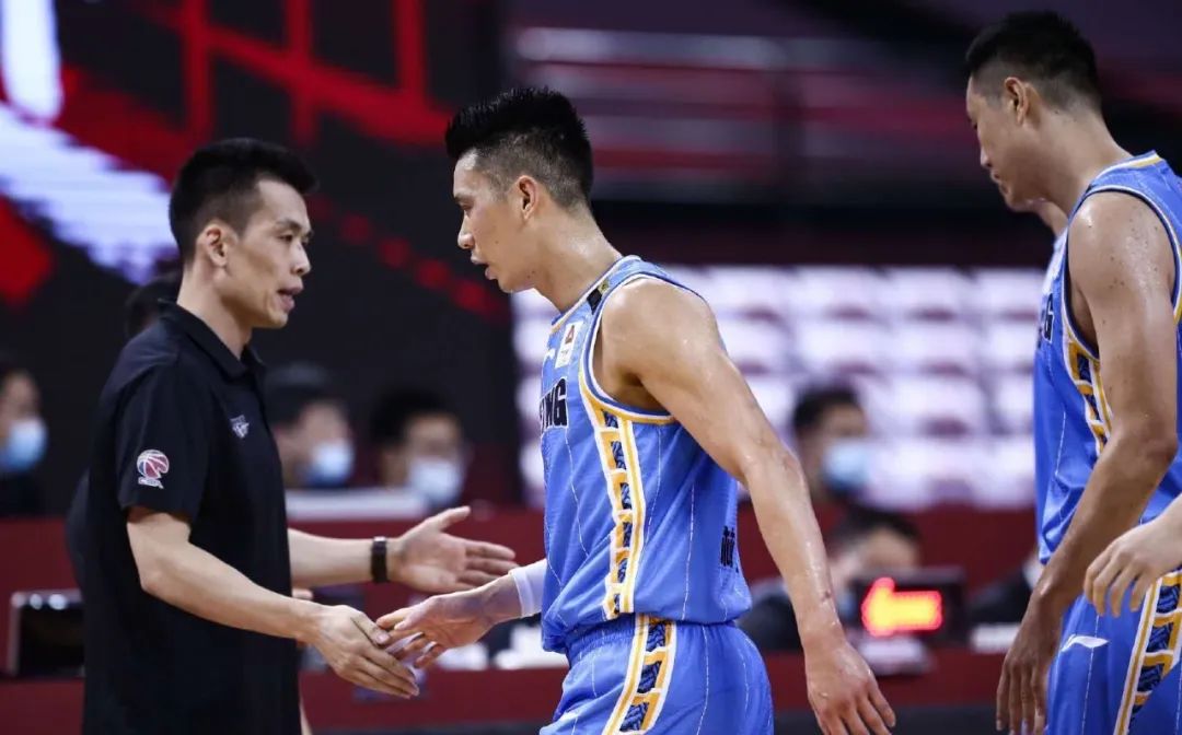 书豪砍29+4翟晓川15+6 北京首钢90:81轻取深圳豪取七连胜