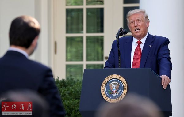 忘记染发？特朗普发色变灰白引网友热议