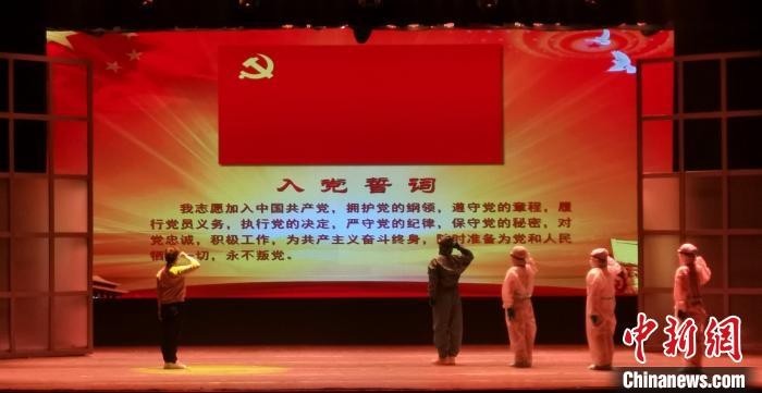 话剧《逆行而上》。山西省话剧院供图