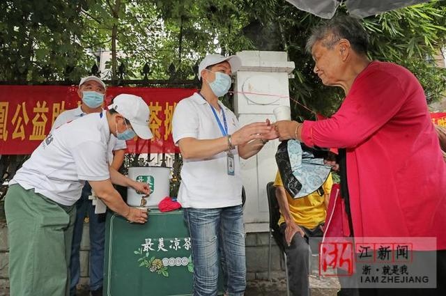 杭州入伏 最美凉茶摊开摊