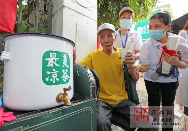 杭州入伏 最美凉茶摊开摊