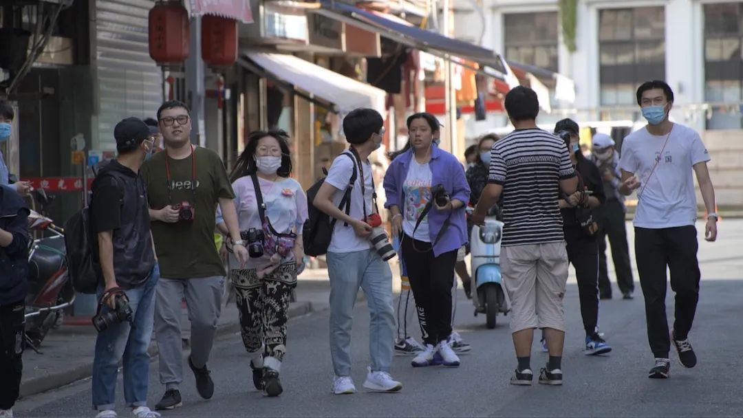 跟拍氪金粉丝的日常:女团养成游戏的快感与迷失|正午