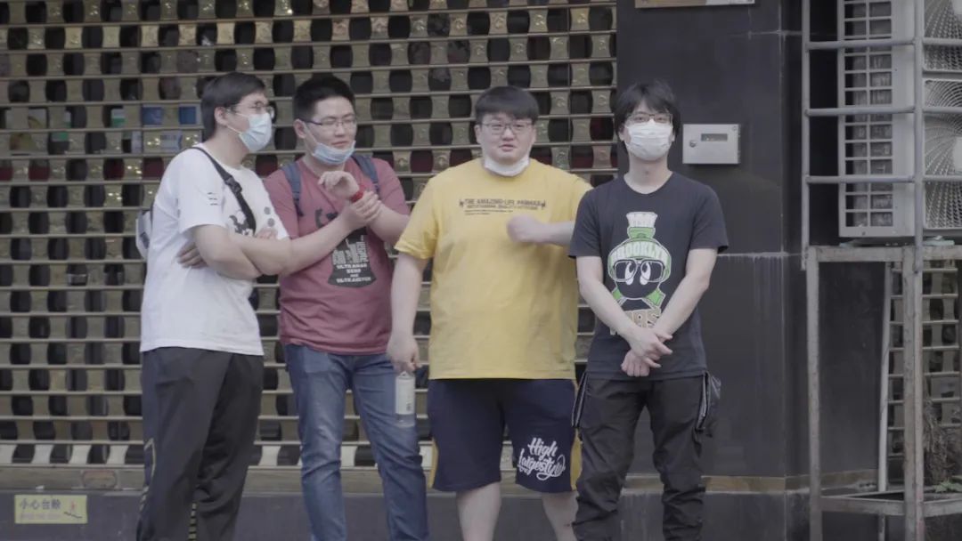跟拍氪金粉丝的日常:女团养成游戏的快感与迷失|正午