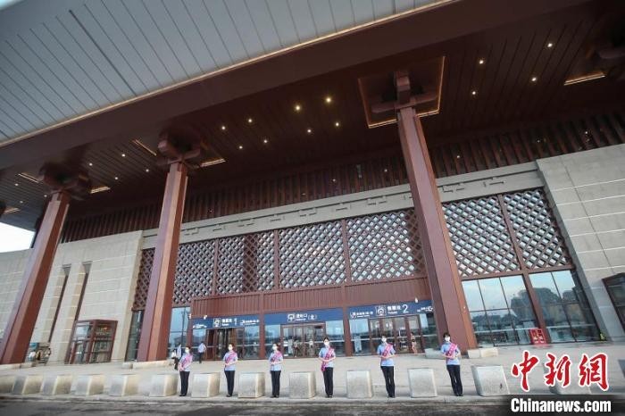 高铁将沿线人文古迹、自然景观连珠成串,推动当地文旅发展。 张云 摄