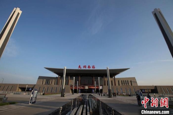 山西第二大高铁站大同南站正式开门迎客,自此晋北全面步入高铁时代。 张云 摄
