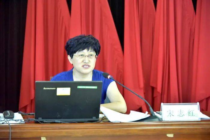 乳山市纪委监委派驻第七纪检监察组组长宋志红同志作《党委(党组)