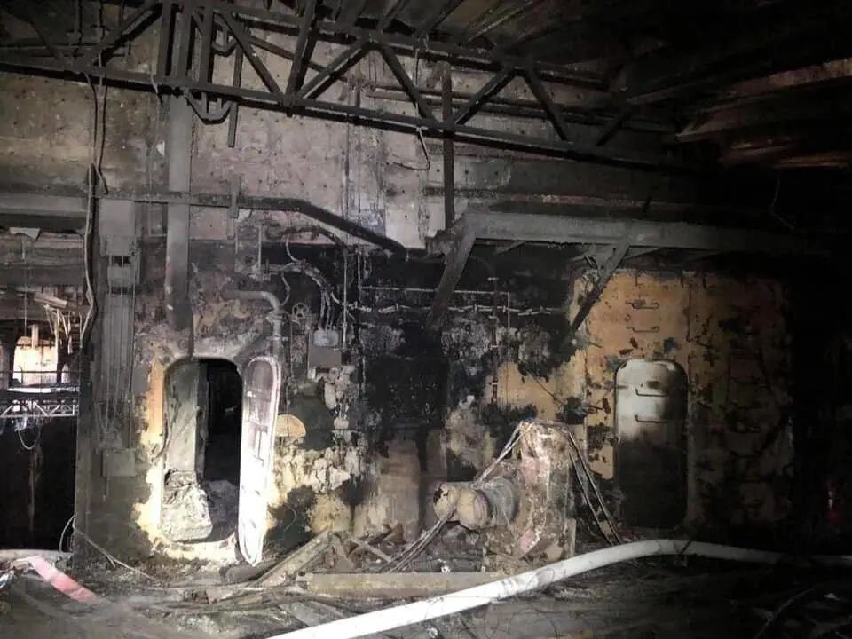 大火后的美国两栖舰内部画面曝光 部分结构形变