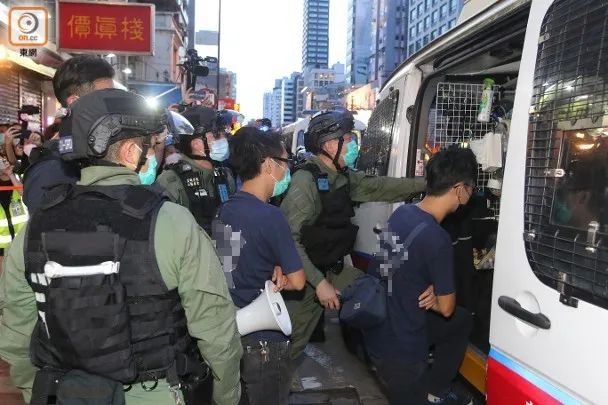 港警通报：4名区议员涉嫌组织未经批准集结被捕