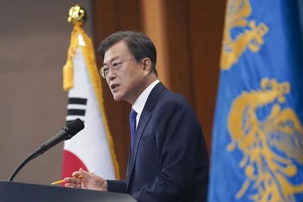 ▲资料图片:5月10日,在韩国首尔青瓦台,韩国总统文在寅发表就职三周年特别讲话。新华社发(青瓦台供图)