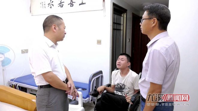 县领导走访慰问基层干部关心关爱对象