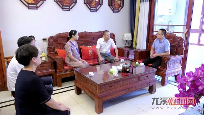 县领导走访慰问基层干部关心关爱对象
